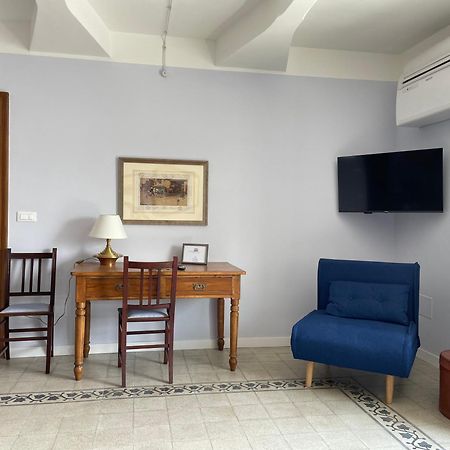 I Mezzanini Di Palazzo Bonaccorsi Apartment มิลาซโซ ภายนอก รูปภาพ