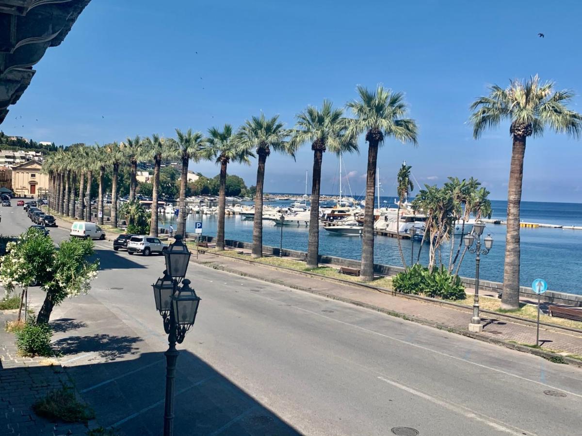 I Mezzanini Di Palazzo Bonaccorsi Apartment มิลาซโซ ภายนอก รูปภาพ