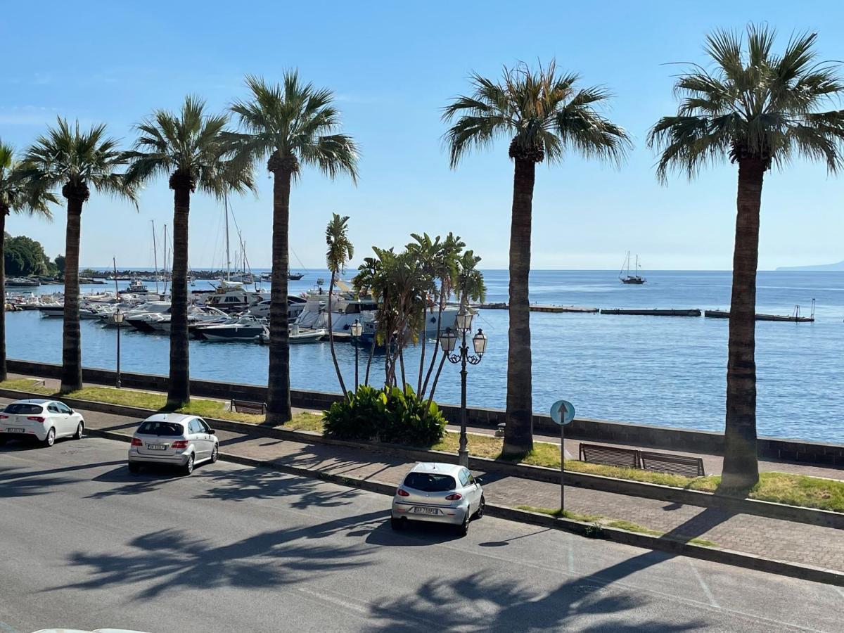 I Mezzanini Di Palazzo Bonaccorsi Apartment มิลาซโซ ภายนอก รูปภาพ