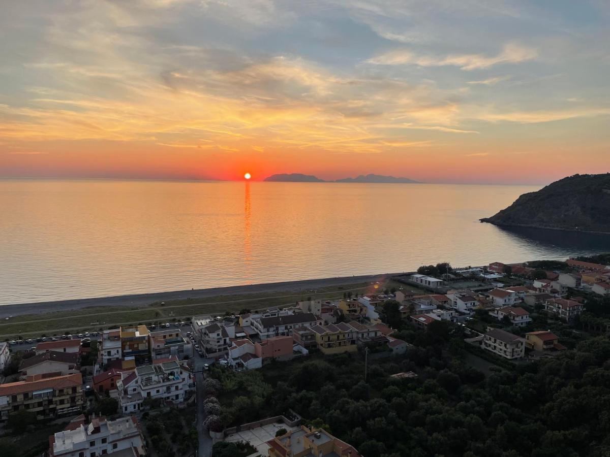 I Mezzanini Di Palazzo Bonaccorsi Apartment มิลาซโซ ภายนอก รูปภาพ