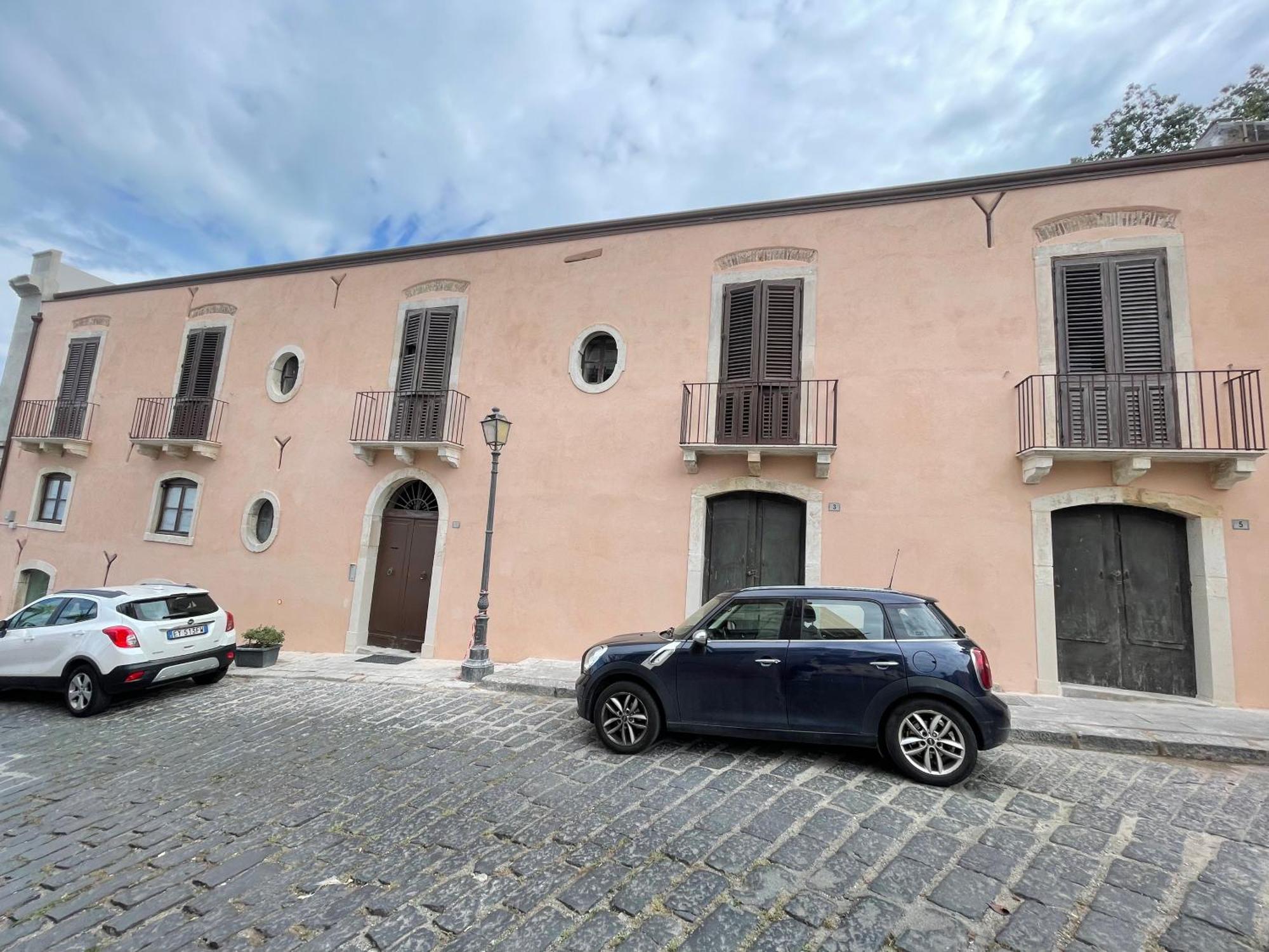 I Mezzanini Di Palazzo Bonaccorsi Apartment มิลาซโซ ภายนอก รูปภาพ
